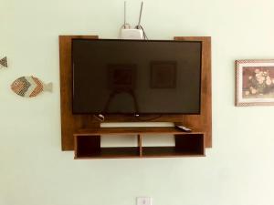 a flat screen tv hanging on a wall at Casa Gris in Praia Grande