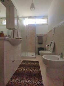 a bathroom with a sink and a toilet and a shower at La Casa di Mosè in Vigna di Valle