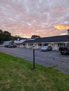 a parking lot with cars parked in front of a motel at Gale River Motel in Franconia