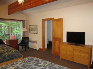A television and/or entertainment centre at The Lodge At Skeena Landing