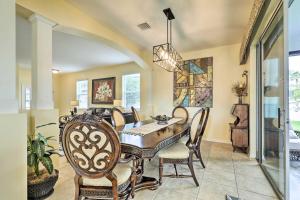 Galeriebild der Unterkunft Riverview Abode with Large Backyard and Fire Pit! in Riverview