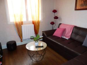 Ảnh trong thư viện ảnh của Maison confortable avec vaste jardin à Couleuvre - FR-1-489-284 ở Couleuvre