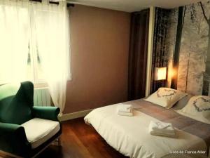 Ảnh trong thư viện ảnh của Maison confortable avec vaste jardin à Couleuvre - FR-1-489-284 ở Couleuvre