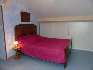 Ένα ή περισσότερα κρεβάτια σε δωμάτιο στο Maison rénovée avec SPA, Animaux acceptés, Wi-Fi - FR-1-489-294