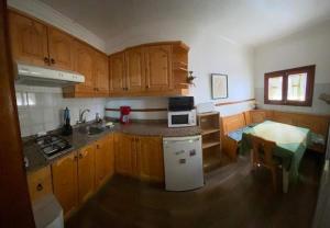 A kitchen or kitchenette at Casa Colonia