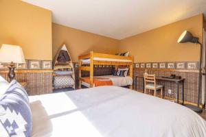 a bedroom with two beds and two bunk beds at Amazing Cabin - Close To Ski Resort and Village in Big Bear Lake