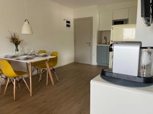 Kuchyň nebo kuchyňský kout v ubytování APARTMÁNY ŠÁRKA