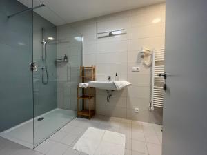Koupelna v ubytování APARTMÁNY ŠÁRKA + 23 fotografií