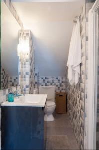 Koupelna v ubytování Casa Silvia Marbella - dom w kompleksie hotelowym