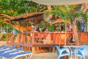 Restaurace v ubytování Sand and Tan Beach Hotel