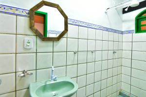 a bathroom with a sink and a mirror at Villas Boas in Arraial do Cabo