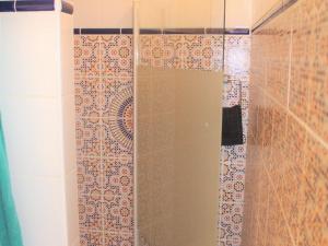 a shower in a bathroom with tiles on the wall at Appartement Balaruc-les-Bains, 2 pièces, 4 personnes - FR-1-503-118 in Balaruc-les-Bains