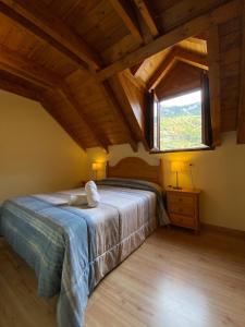 a bedroom with a large bed with a window at Casa Campolé in San Juan de Plan