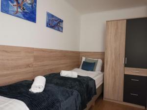 a bedroom with two beds with towels on them at Eisenerz Stefan Apartment / Ferien Wohnung in Eisenerz