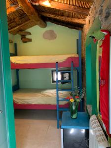 Letto o letti a castello in una camera di Ikaria View Resort and Villa with Pool