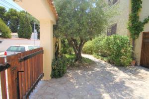 Ogród w obiekcie Chalet CasaTuris en Urb. La Font Sant Joan d´Alacant CH102