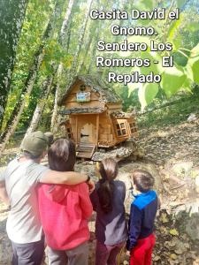 Děti v ubytování La Casa Junto al Sendero del Río & Piscina # aire acondicionado