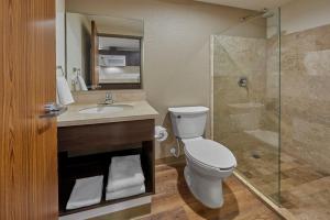 a bathroom with a toilet and a sink and a shower at Extended Suites Merida Siglo XXI in Mérida