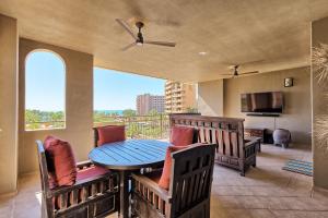 a room with a table and chairs and a television at Bella Sirena 201-C in Puerto Peñasco