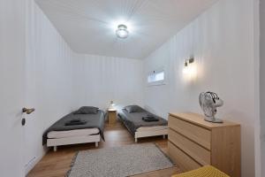 Posteľ alebo postele v izbe v ubytovaní Aux MARCHES DU PALAIS - AC CLIM - SPACIEUX - TERRASSE - WIFI