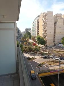vistas a una calle de la ciudad con edificios en Palermo Hollywood Apartment en Buenos Aires