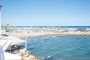 Zdjęcie z galerii obiektu ¡Impactante apartamento a cero linea de mar! w mieście Tarragona