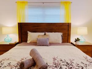 a bedroom with a large bed with two lamps at Bayview Regency Apartments By Lowkl in Fort Lauderdale