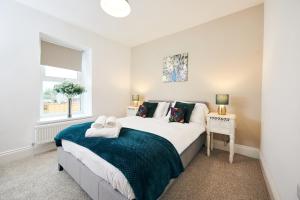 a bedroom with a bed and a window at Towy Snug in Llandeilo