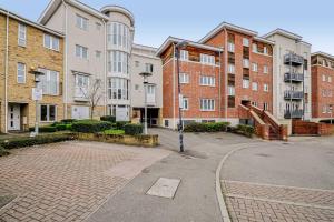 an empty parking lot in front of some buildings at Entire Apartment Sleeps 4 Near The River Thames - #1515 in Maidenhead