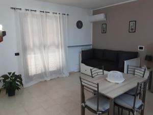 Posedenie v ubytovaní Appartamento Sofia in zona residenziale strategica wifi gratuito + 2 fotografie