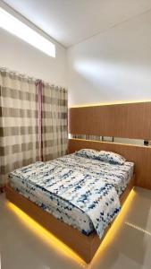 Llit o llits en una habitació de Villa Tiga Dara Batu