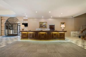 a large lobby with a large wooden reception desk at Best Western- Big Bear Chateau in Big Bear Lake