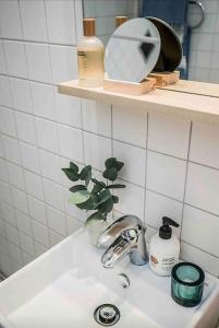 Et badeværelse på Apartment in central Stockholm