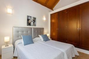 Postel nebo postele na pokoji v ubytování Villa Helen - Heated Pool Wifi SmartTV Barbecue + 22 fotografií
