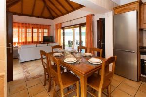 Kuchyň nebo kuchyňský kout v ubytování Villa Helen - Heated Pool Wifi SmartTV Barbecue