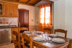 Kuchyň nebo kuchyňský kout v ubytování Villa Helen - Heated Pool Wifi SmartTV Barbecue