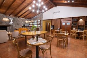 a restaurant with tables and chairs in a room at Bemar Carmelo Hotel in Carmelo