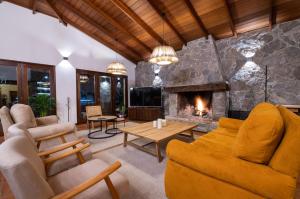 a living room with a couch and a fireplace at Bemar Carmelo Hotel in Carmelo