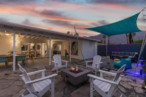 Patio o area all'aperto di The Desert Xscape Pool & Views