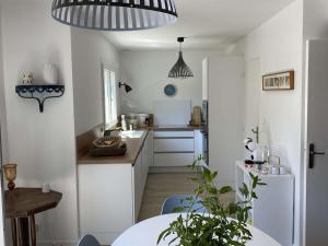Fotografia z galérie ubytovania Maison à Bénodet avec jardin, terrasse, cabine de plage, équipements famille et proximité commerces! - FR-1-481-126 v destinácii Bénodet