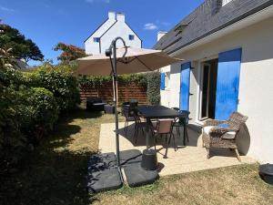 Fotografia z galérie ubytovania Maison à Bénodet avec jardin, terrasse, cabine de plage, équipements famille et proximité commerces! - FR-1-481-126 v destinácii Bénodet