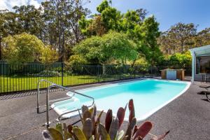 Piscina di Grey Gables - Pet Friendly with Fireplace, Pool, Spa & Sauna o nelle vicinanze