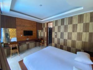 Anny Guesthouse by ecommerceloka的电视和/或娱乐中心