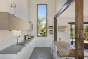 Dapur atau dapur kecil di Lithia Guest House - Daylesford Region