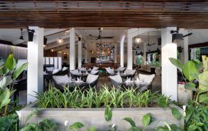 Ein Restaurant oder anderes Speiselokal in der Unterkunft The Urban 