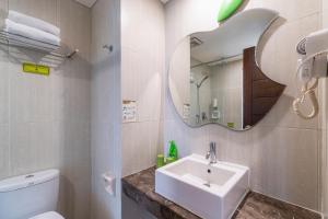 Koupelna v ubytování Ascent Hotel & Cafe Malang