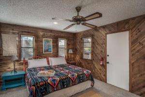 a bedroom with a bed and a ceiling fan at Stay Happy in Ruidoso