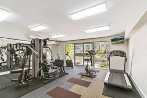 Fitness centrum a/nebo fitness zařízení v ubytování Alex Heads Beachfront Resort King Bed Studio Room