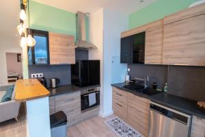 Kuchyňa alebo kuchynka v ubytovaní Appartement Quai Jean Jaurès Le Panorama