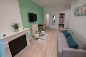 Televízia a/alebo spoločenská miestnosť v ubytovaní Appartement Quai Jean Jaurès Le Panorama